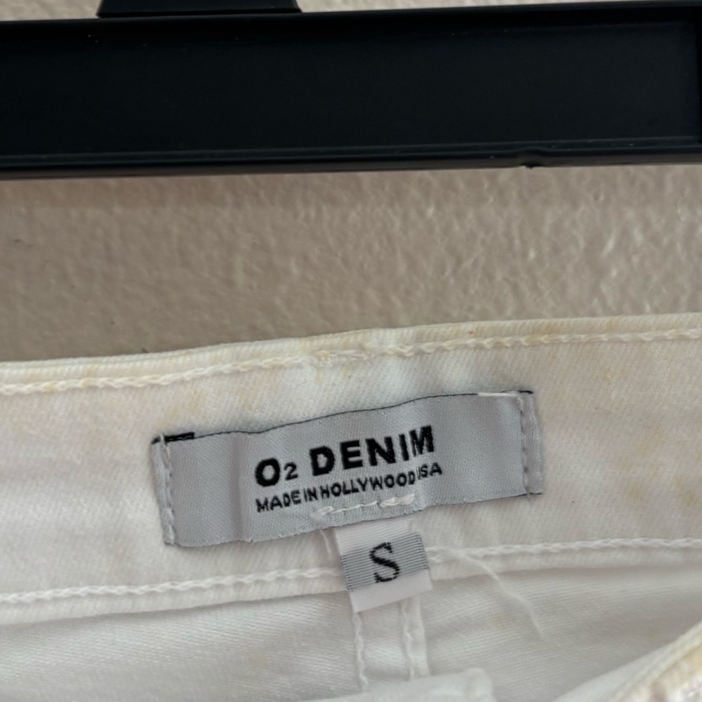 5/$15 MUST BUNDLE Classic White Mini Skirt - Picture 6 of 10